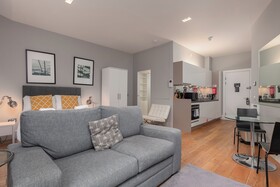 Destiny Scotland - St. Andrew Square Apartments