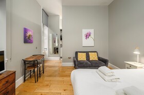 Destiny Scotland - St. Andrew Square Apartments