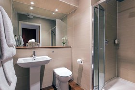 Heeton Concept Hotel - Stewart Aparthotel Edinburgh