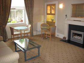 Kew House and Apartments