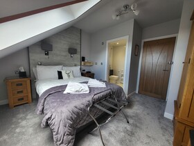 Lauderville Guest House