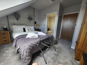 Lauderville Guest House