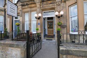 Lauderville Guest House