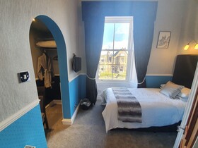 Lauderville Guest House