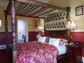 Lauderville Guest House