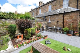 Lauderville Guest House