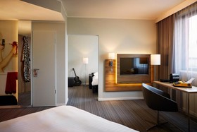 Moxy Edinburgh Airport