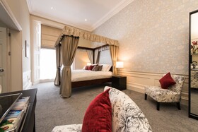 Royal Princes Suites