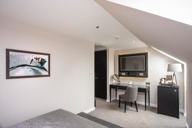 Ten Hill Place Hotel