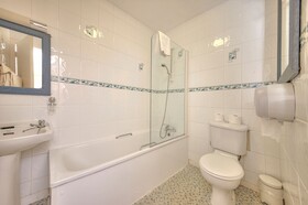 Muthu Fort William Hotel