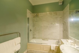 SCHLOSS Roxburghe Hotel