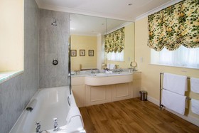 SCHLOSS Roxburghe Hotel