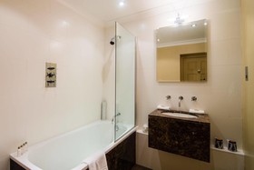 SCHLOSS Roxburghe Hotel