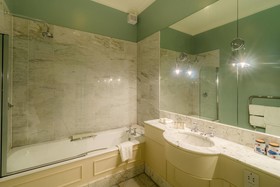 SCHLOSS Roxburghe Hotel