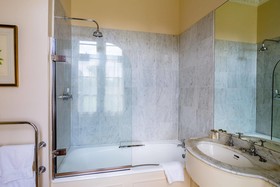 SCHLOSS Roxburghe Hotel