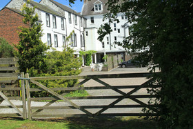 Annandale Arms Hotel
