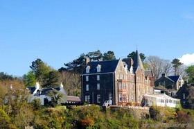 Western Isles Hotel