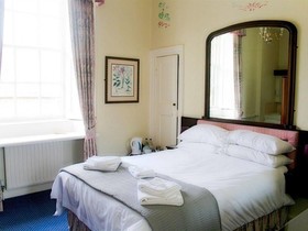 The Ilchester Arms Hotel