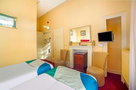 OYO Bailbrook Lodge, Bath