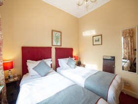 OYO Bailbrook Lodge, Bath