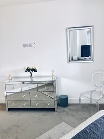Snapos Luxury Serviced Apartments Meridian House Bedford