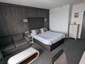 The Cumberland Hotel