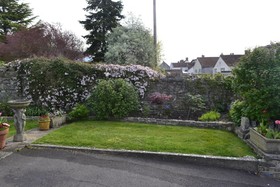 The Lawns Tea Room And B&B