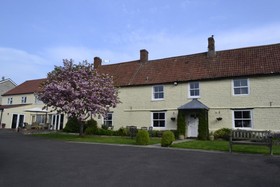 The Lawns Tea Room And B&B