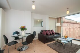 Cleyro Serviced Apartments - Finzels Reach