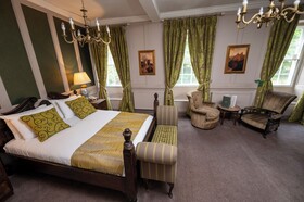 Cross Hands Hotel
