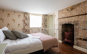 The Georgian Cottage Enchanting 3Bdr Cottage Surrounded by History