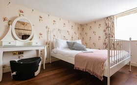 The Georgian Cottage Enchanting 3Bdr Cottage Surrounded by History