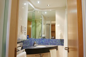 Holiday Inn Express Cheltenham Town Centre