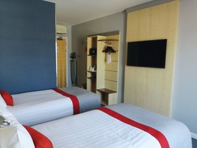 Holiday Inn Express Cheltenham Town Centre