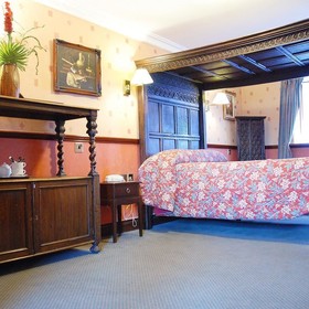 Crown & Cushion
