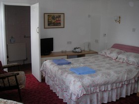 Melrose Hotel