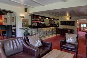 Pettifers Freehouse Hotel