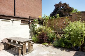 Green Parrot House