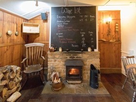 Three Horseshoes Inn