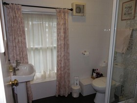 Maison Dieu Guest House