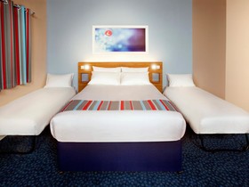 Travelodge Farnborough Central