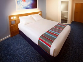 Travelodge Farnborough Central
