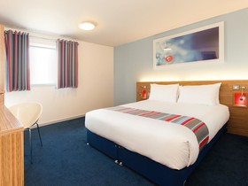 Travelodge Farnborough Central