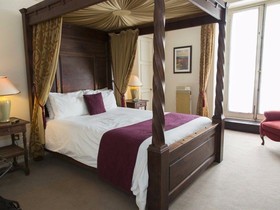 George Hotel