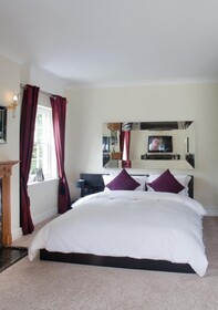 Sturmer Hall - Guest House