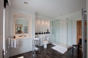 Sturmer Hall - Guest House