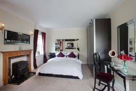 Sturmer Hall - Guest House