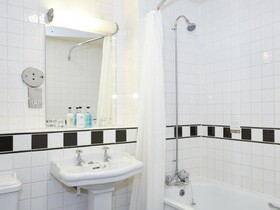George Hotel