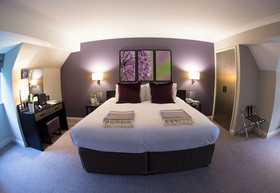 Hogarths Stone Manor Hotel