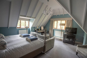 Hogarths Stone Manor Hotel